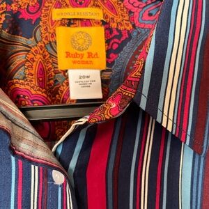 Colorful Ruby Road women’s top long sleeve shirt tailbottom.